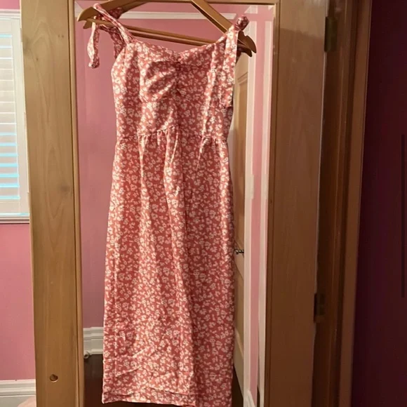 New New Women’s Slit Front Ruched Dress  Floral Print Midi Dress Sz Small - Picture 4 of 4